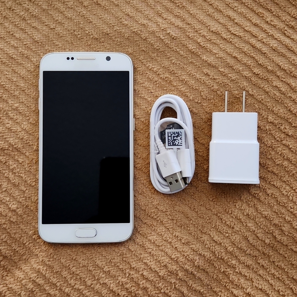 Samsung Galaxy S6 Phone with charger